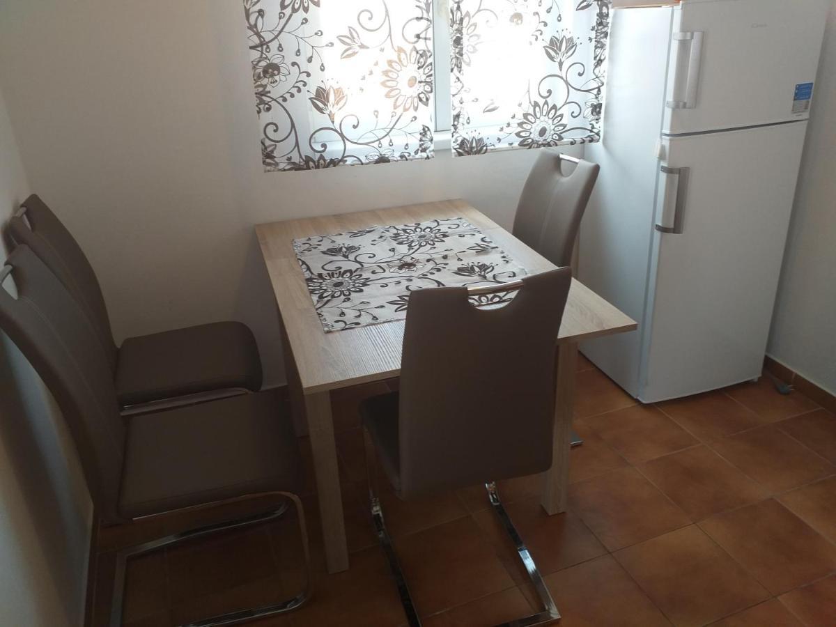 Apartmani Marijanovic Vir Eksteriør billede